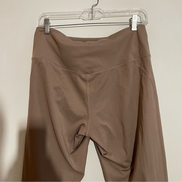 Girlfriend Collective brown tan stretch athleisure leggings in size large - Picture 8 of 9